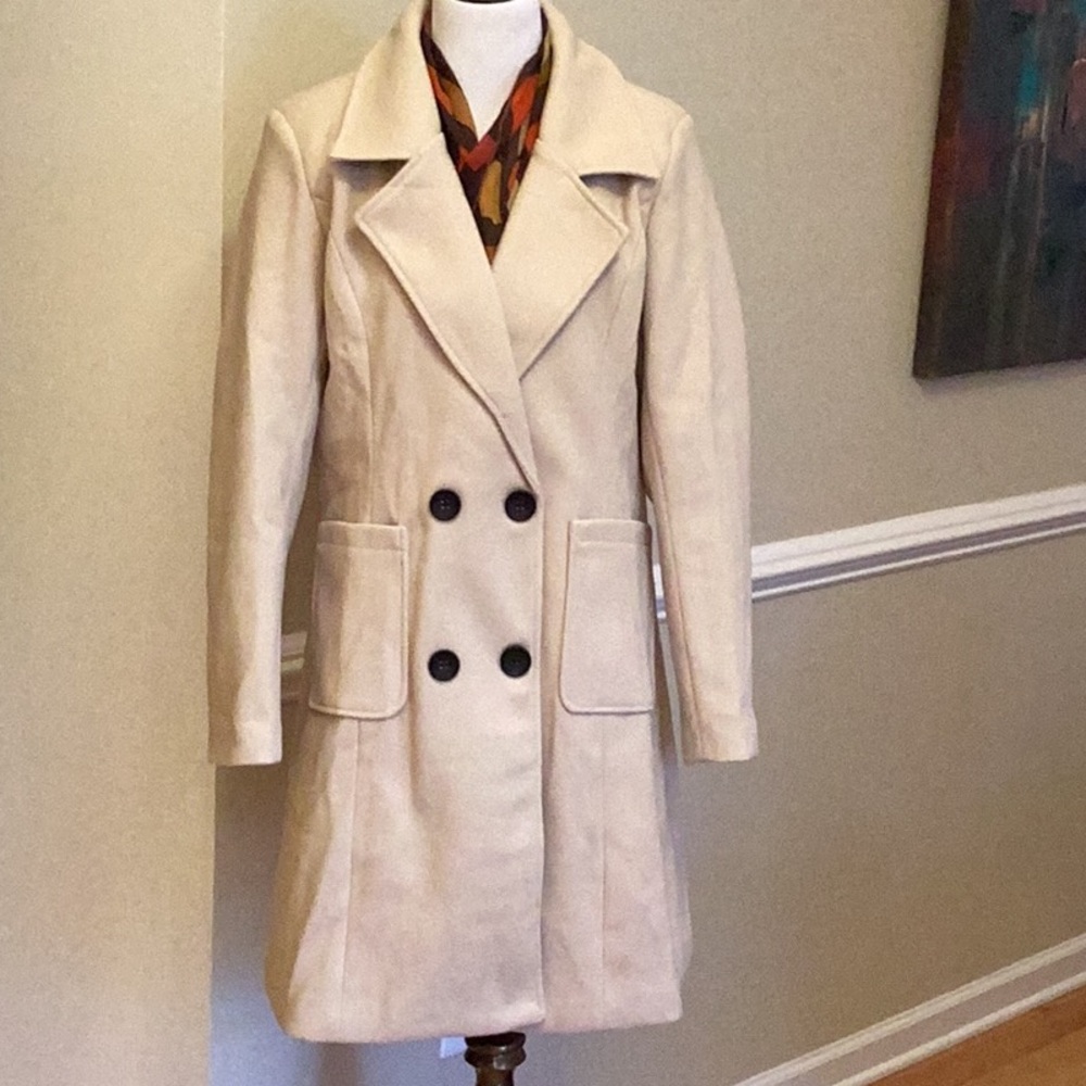 Fashion dress coat in beige fully lined double breast size large. New with tags